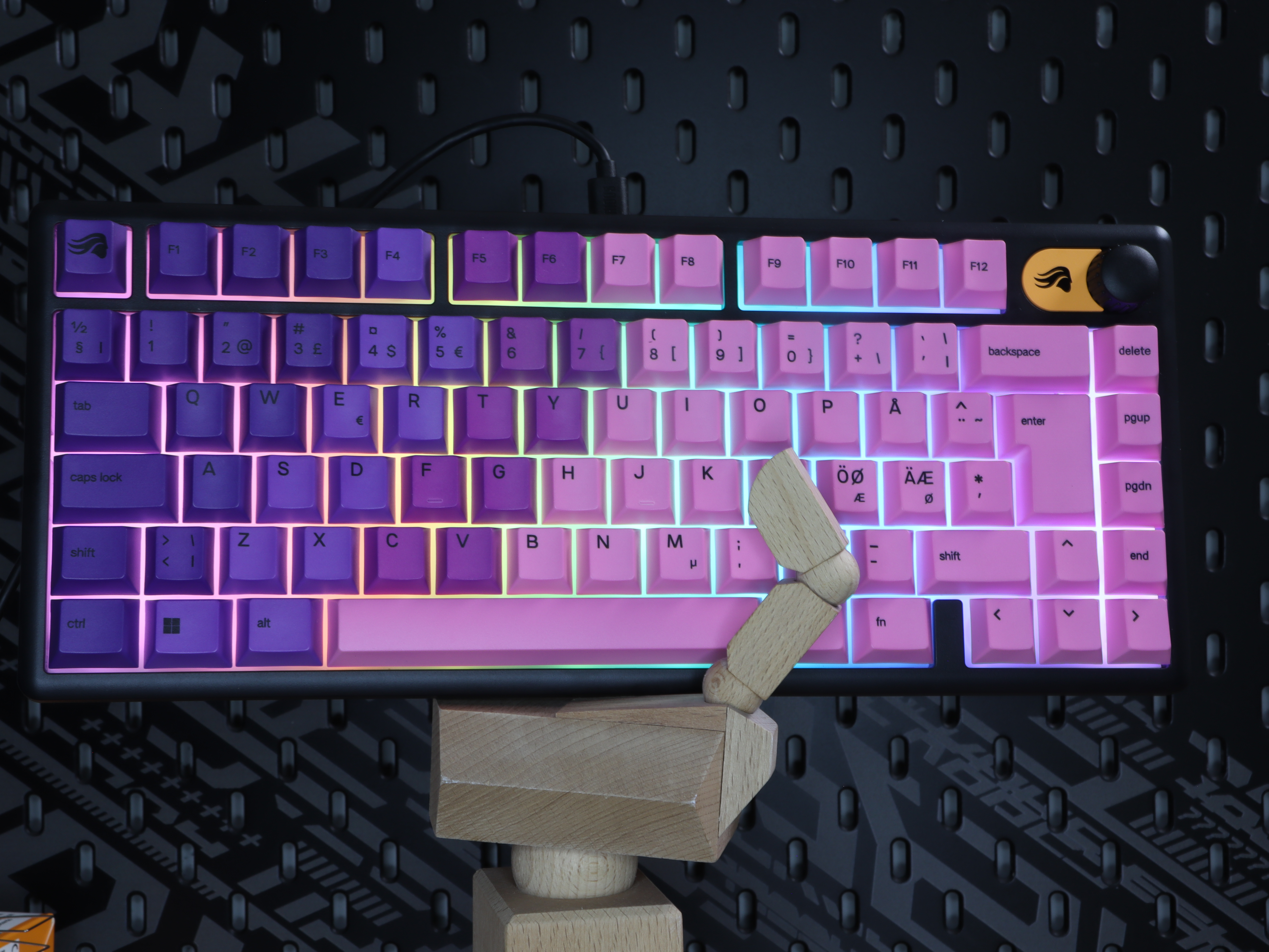 Glorious GMBK 75% gaming keyboard budget low price waterproof wired